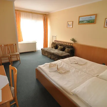 Atrium فندق Štúrovo