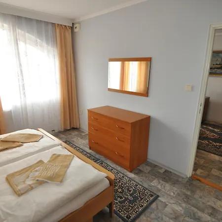 Atrium 3*