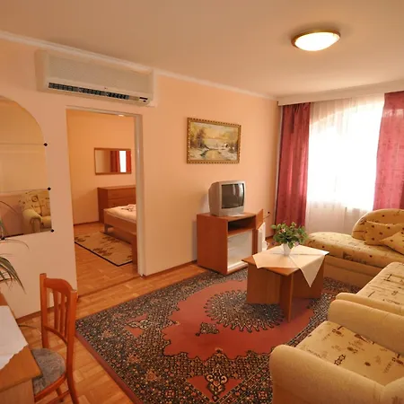 Atrium 3*