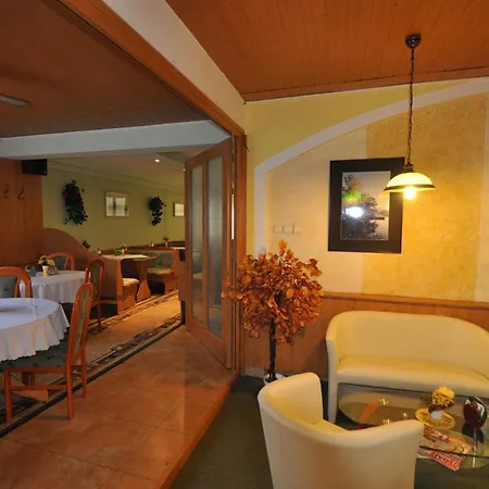 Atrium 3*