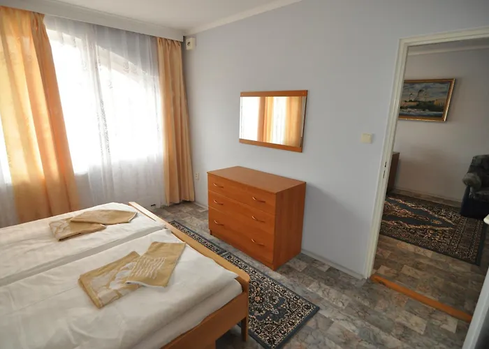 Atrium 3*
