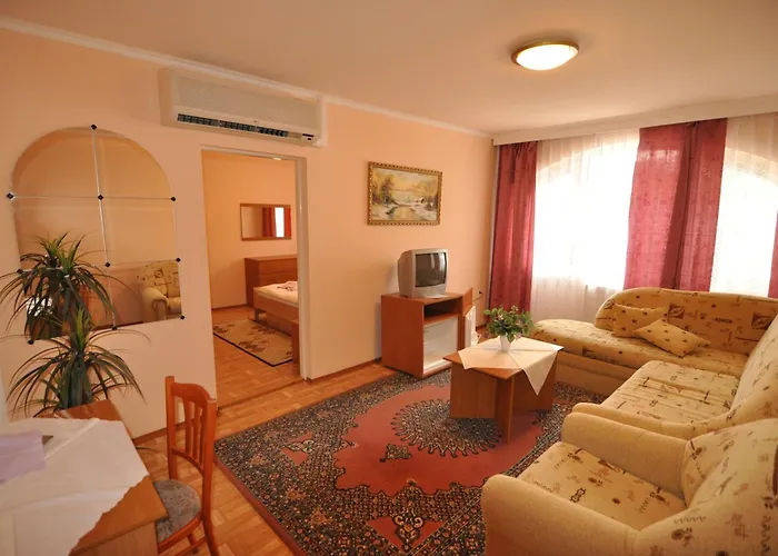 Atrium 3*