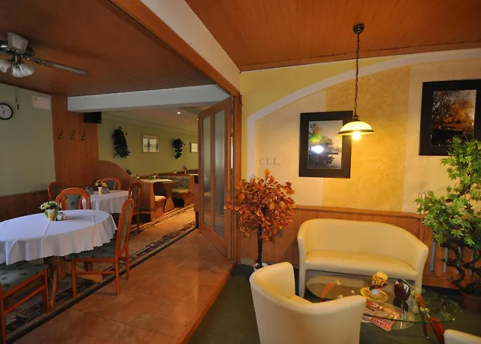 Atrium 3*